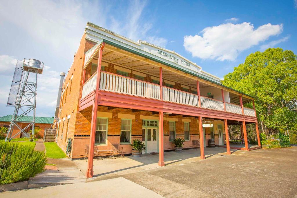 Abernethy Hotel side view