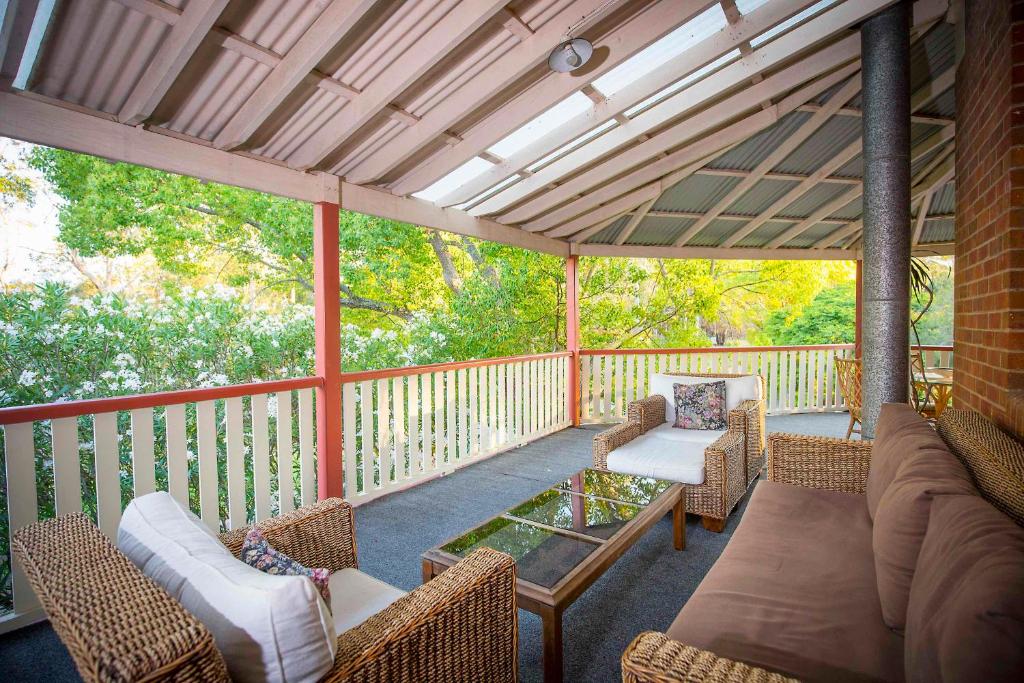 Upper verandah — Abernethy Hotel